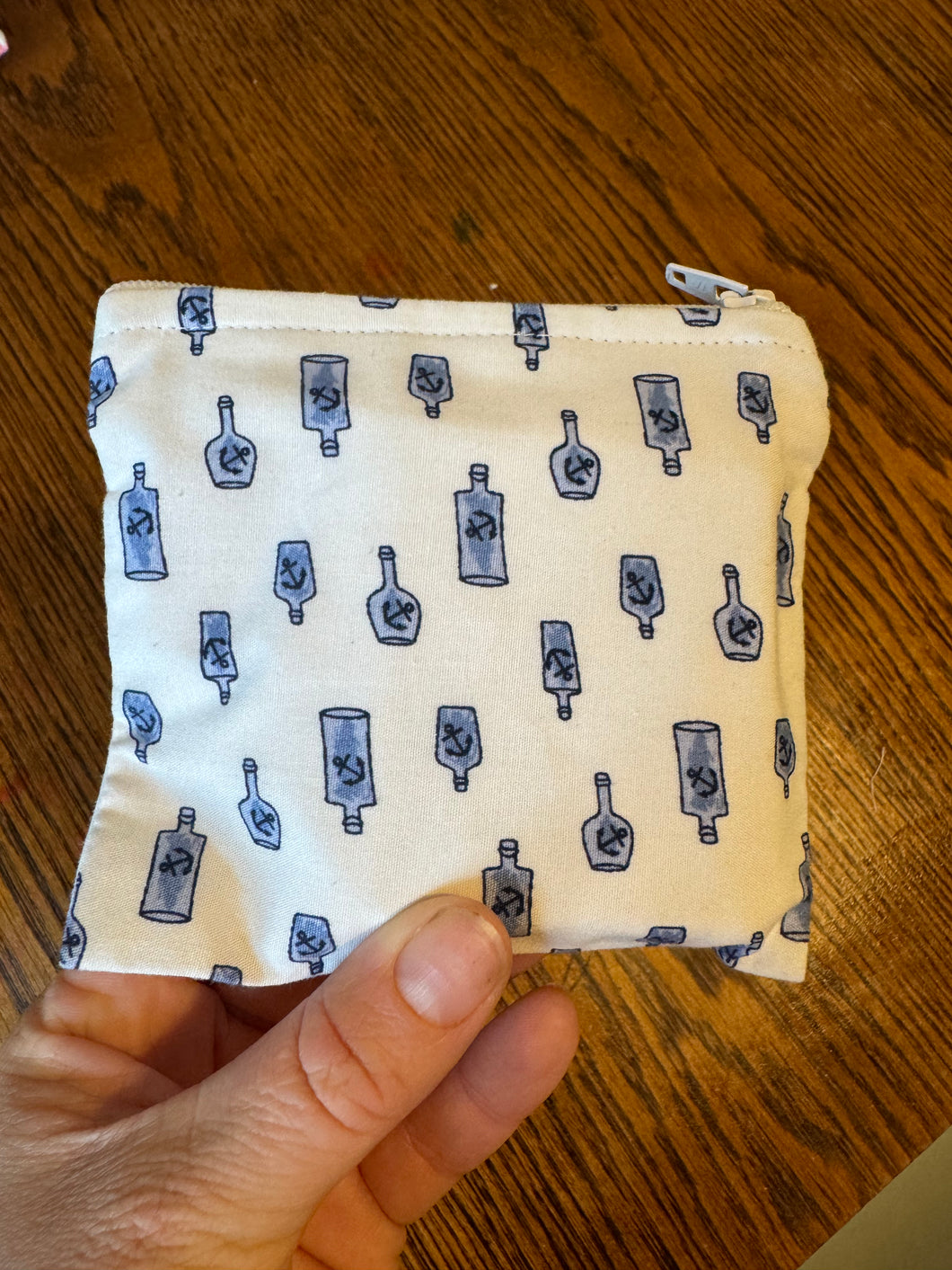 Anchor print purse